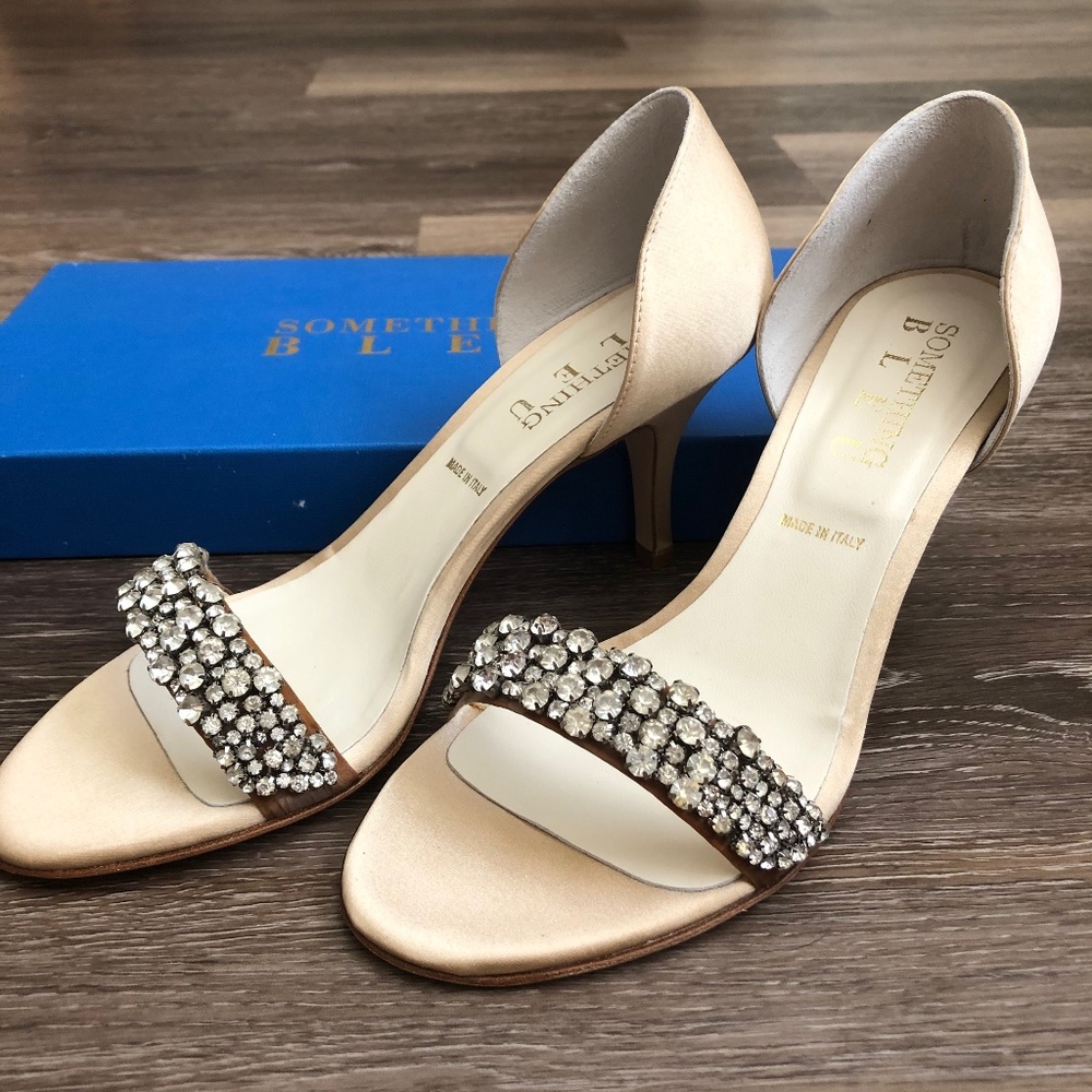 NWT Something Bleu Mia Heels Champagne Satin Sz 7